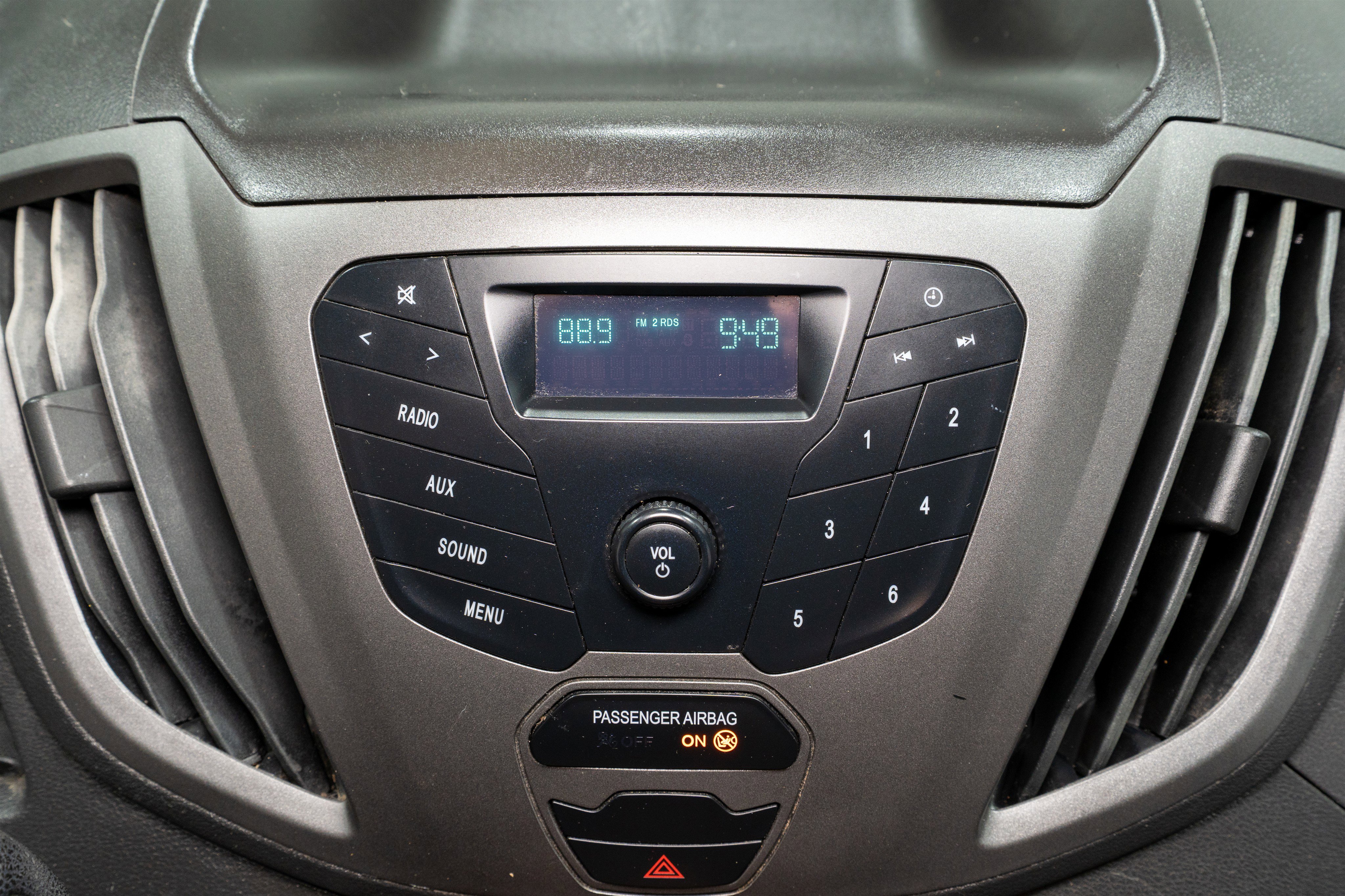 Used 2019 Ford Transit 150 130 Low Roof RWD image 19
