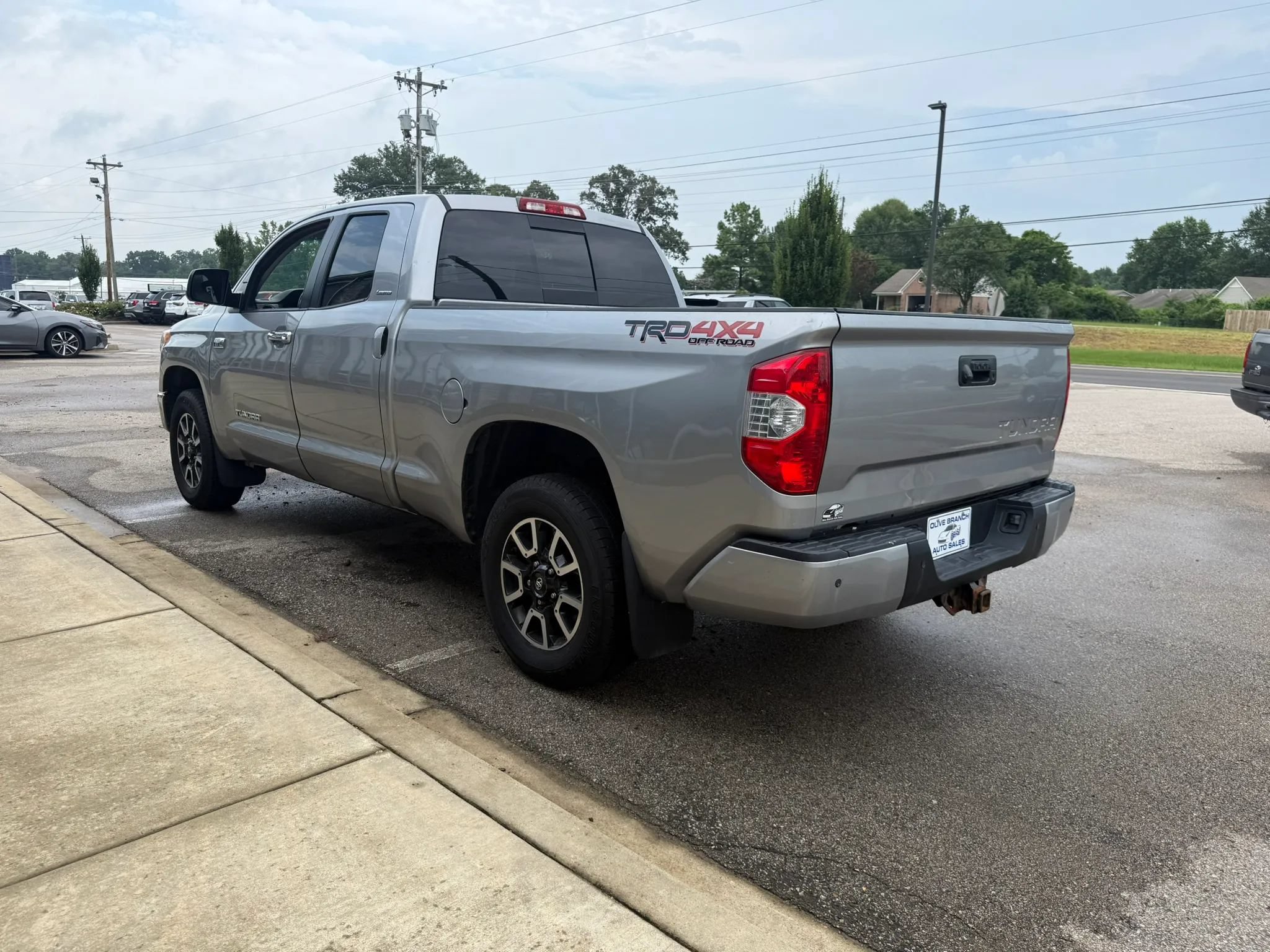 Used 2017 Toyota Tundra Limited w/ Limited Premium Package AWD/4WD image 5