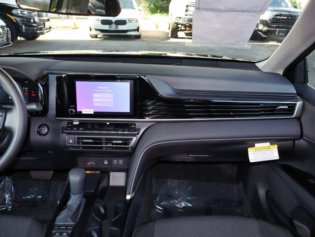 Used 2026 Toyota Camry LE FWD image 32