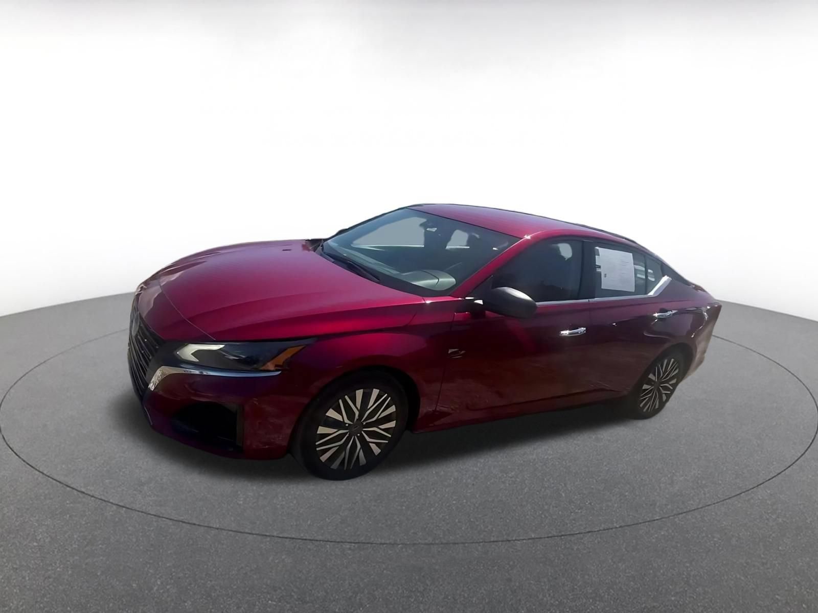 Used 2025 Nissan Altima 2.5 SV FWD image 4
