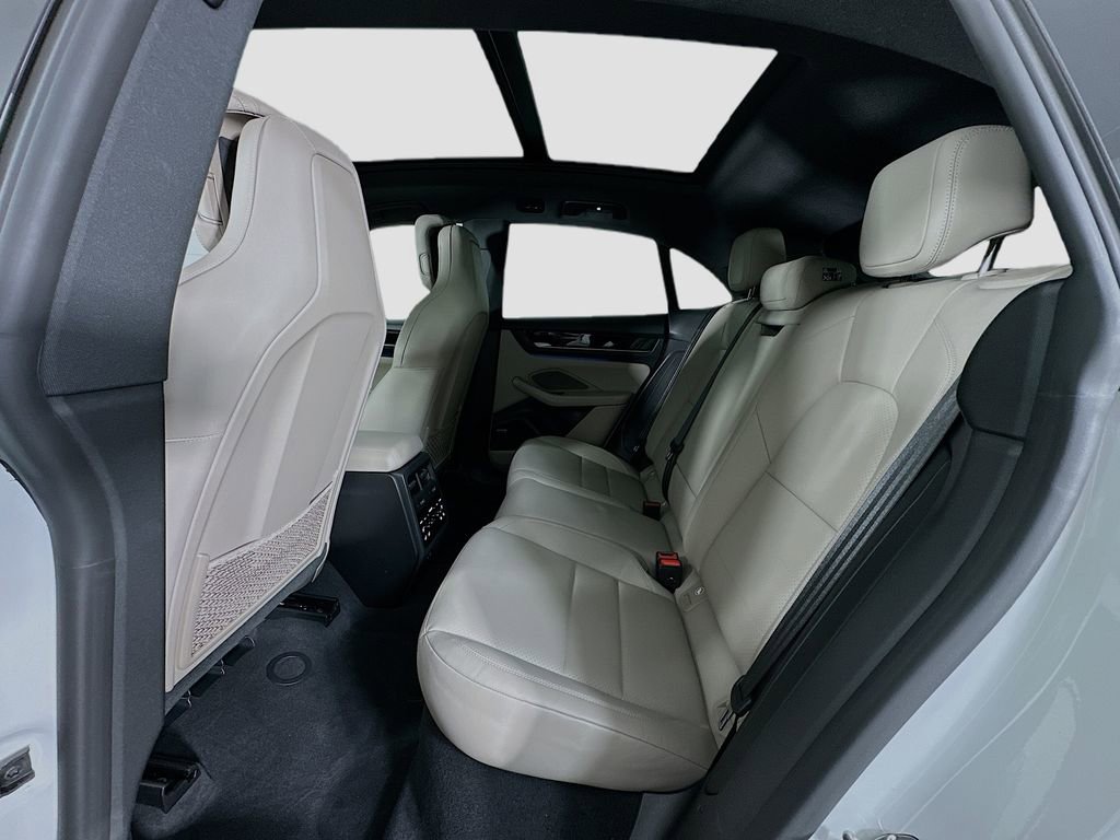 Certified 2025 Porsche Macan Electric image 24