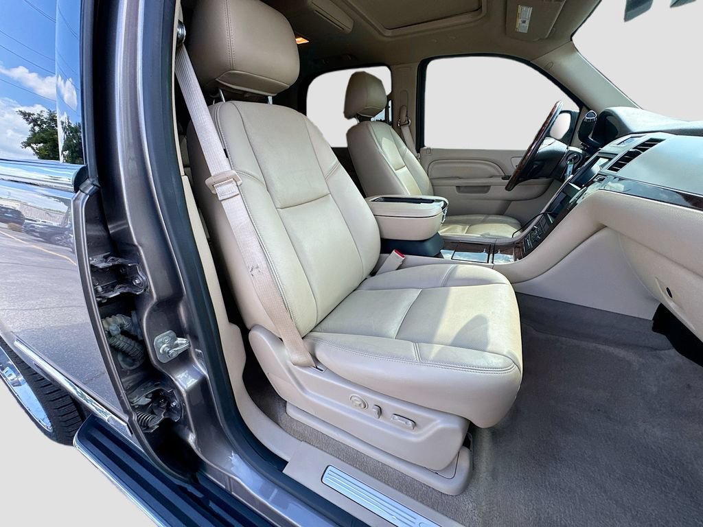 Used 2014 Cadillac Escalade Luxury AWD/4WD image 37