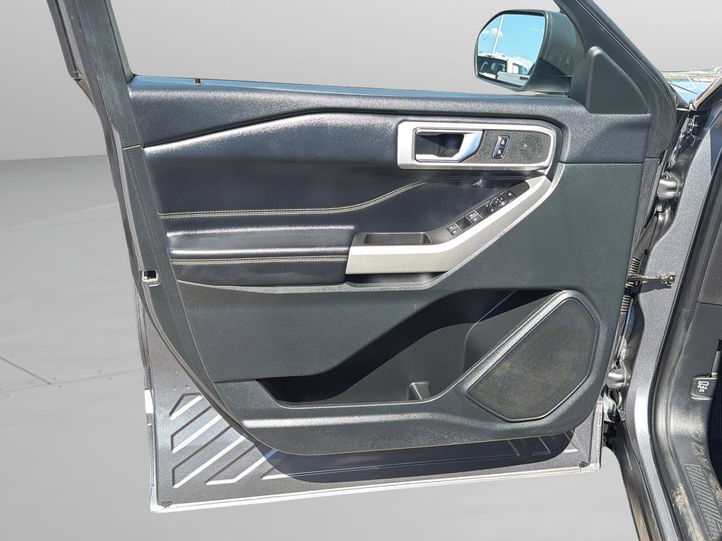 Used 2024 Ford Explorer XLT w/ Equipment Group 202A image 18