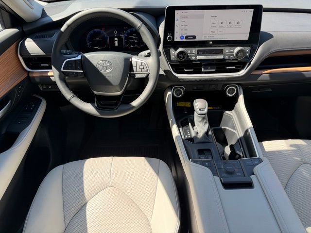 Used 2026 Toyota Grand Highlander Limited image 9