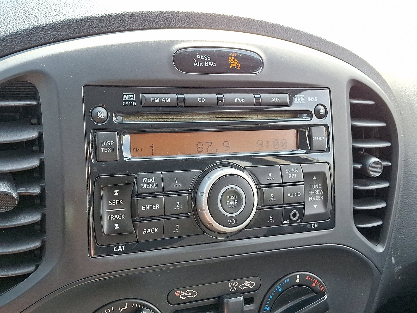 Used 2012 Nissan Juke S image 19