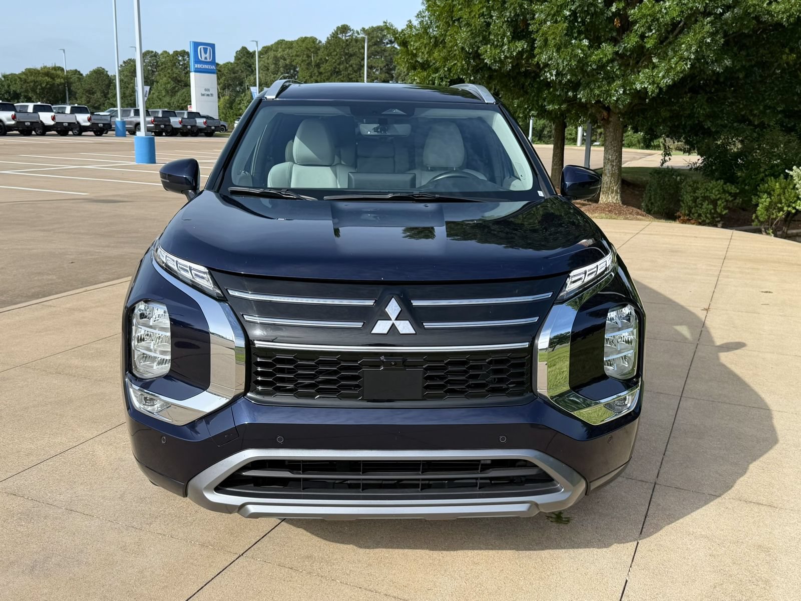 Used 2025 Mitsubishi Outlander SEL FWD image 2