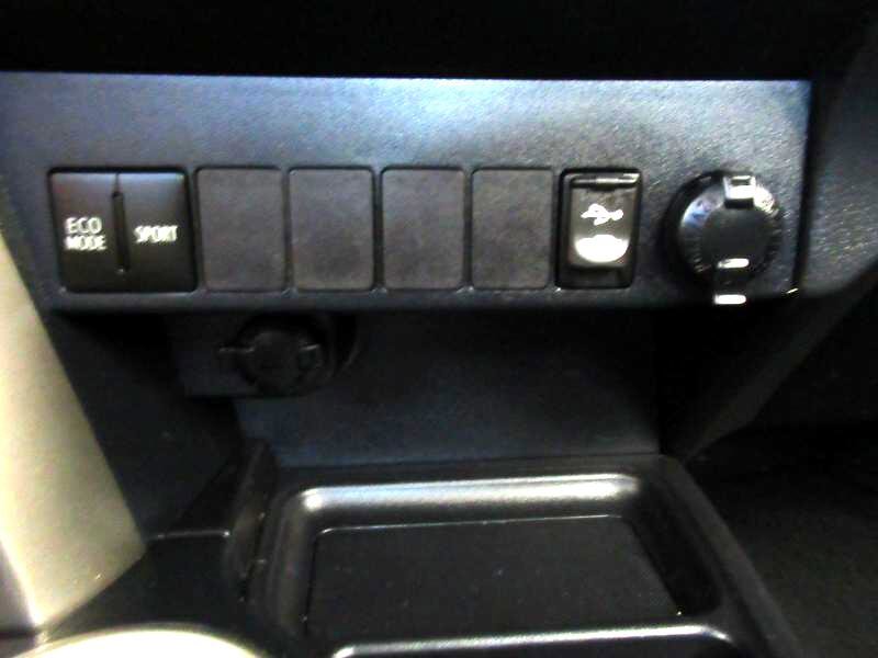 Used 2013 Toyota RAV4 XLE image 17