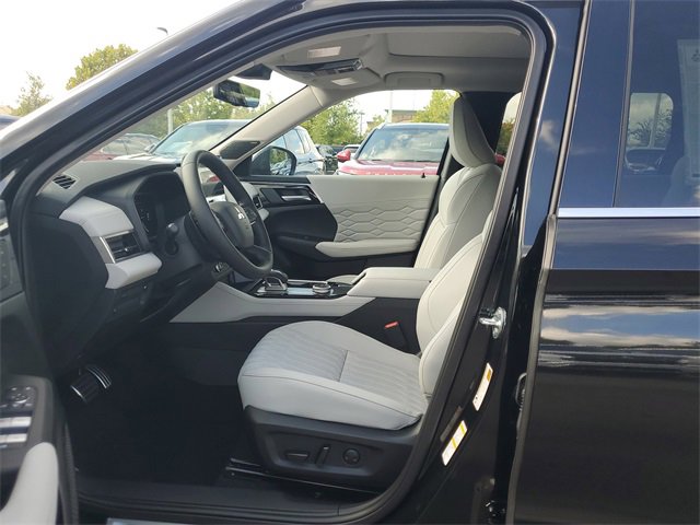 New 2025 Mitsubishi Outlander AWD image 20