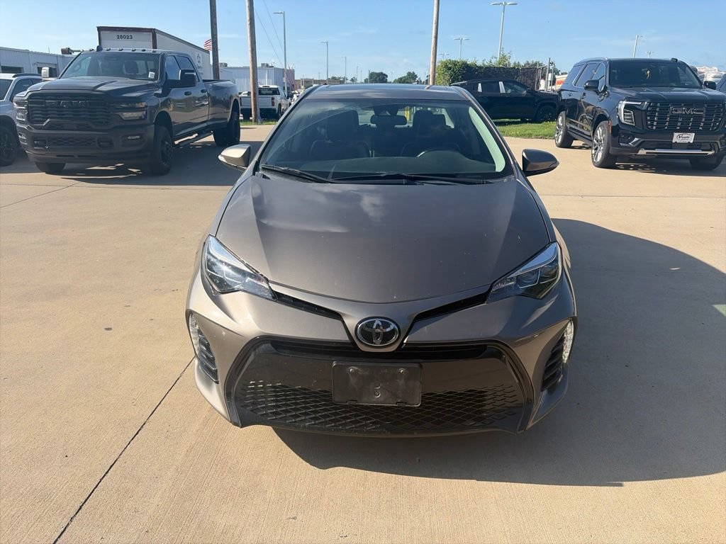 Used 2017 Toyota Corolla SE w/ SE Premium Package FWD image 4