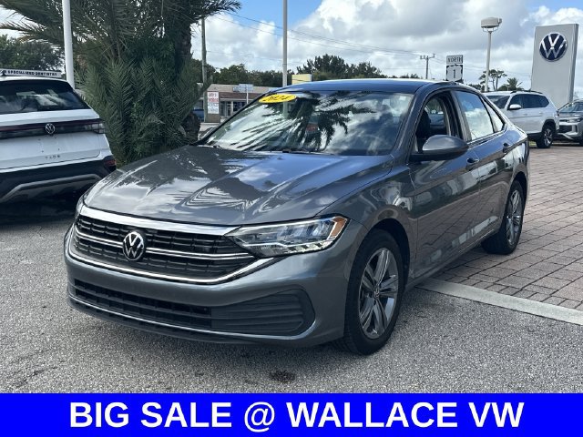 Certified 2024 Volkswagen Jetta SE w/ Panoramic Sunroof Package FWD image 3