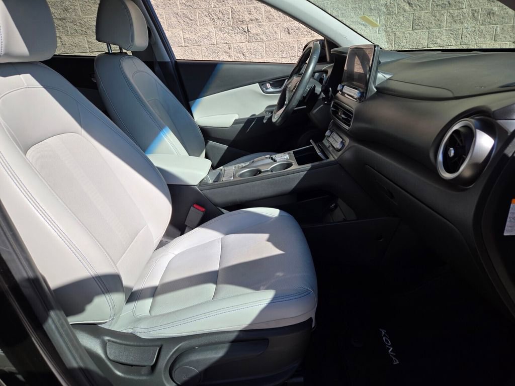Used 2022 Hyundai Kona Limited image 18