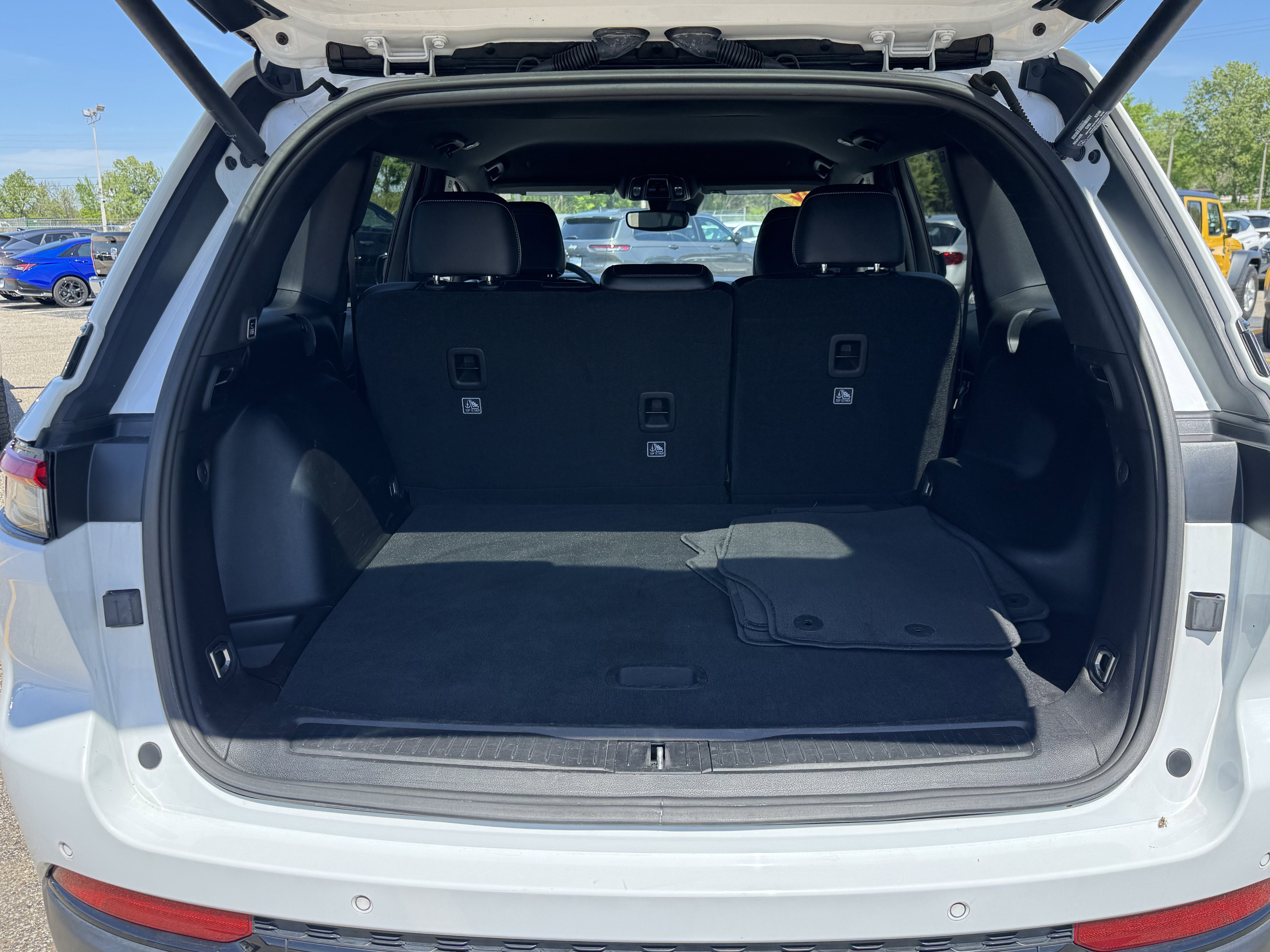 Used 2023 Jeep Grand Cherokee Altitude image 8