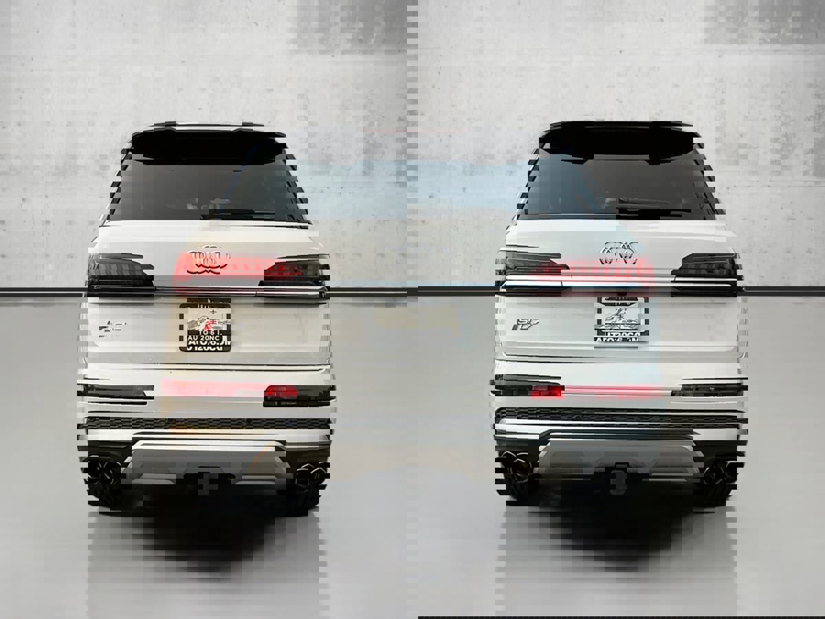 Used 2023 Audi SQ7 Premium Plus w/ Towing Package image 6
