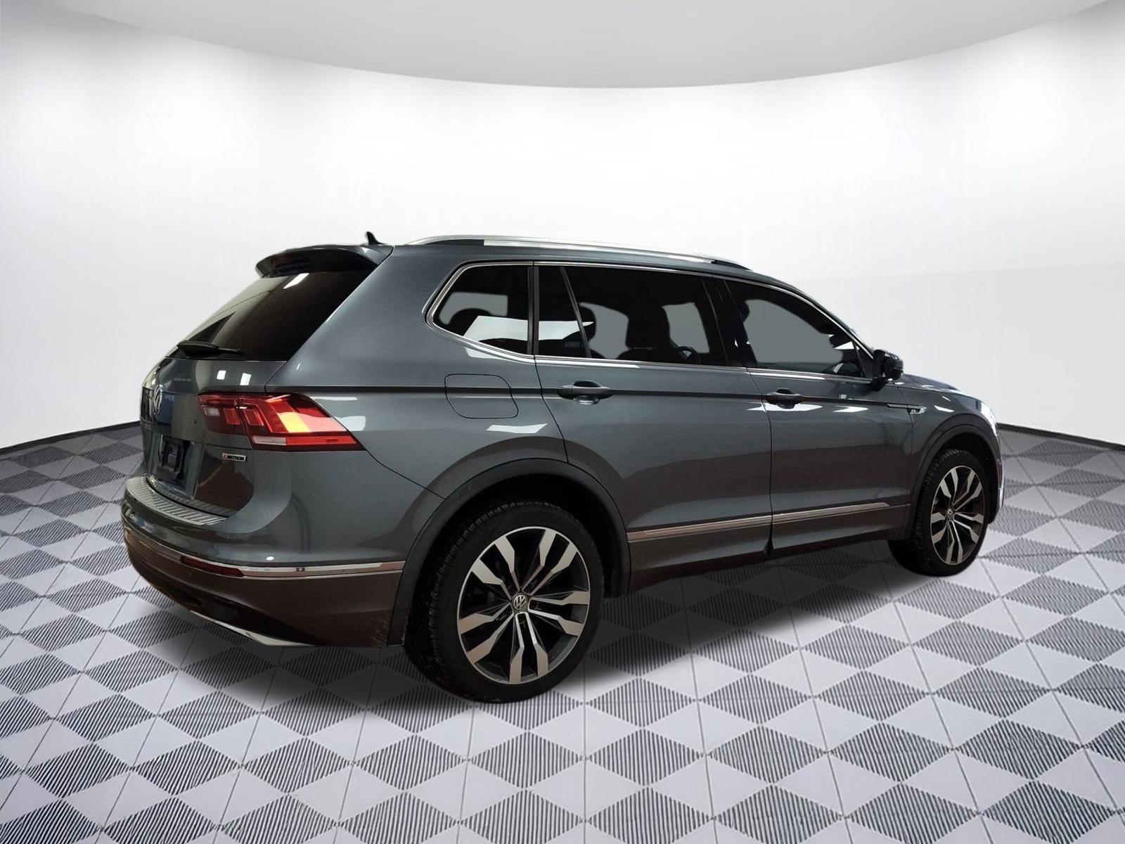 Used 2021 Volkswagen Tiguan SEL Premium R-Line image 8