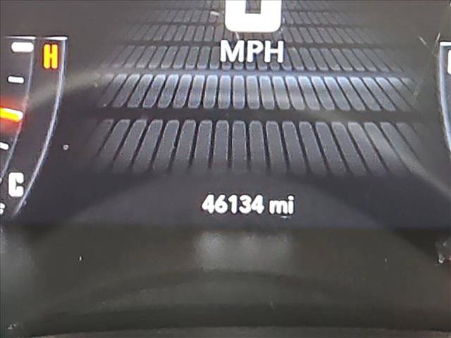 Used 2020 Dodge Challenger SXT w/ Plus Package RWD image 10