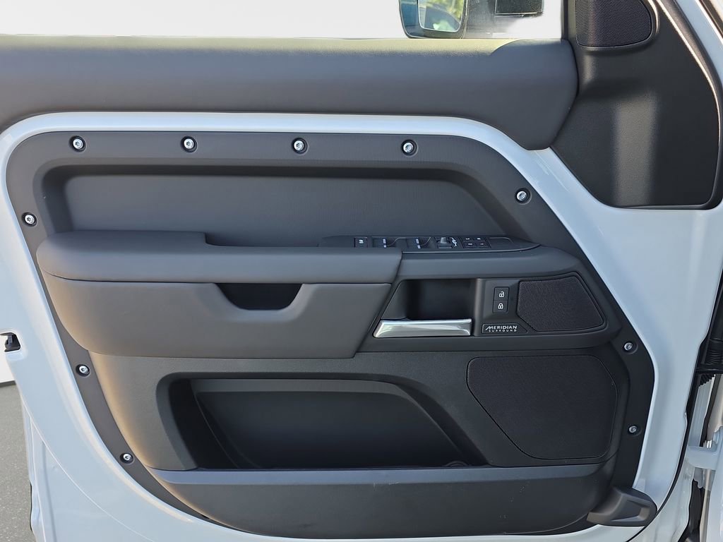 New 2026 Land Rover Defender 110 X-Dynamic SE image 27