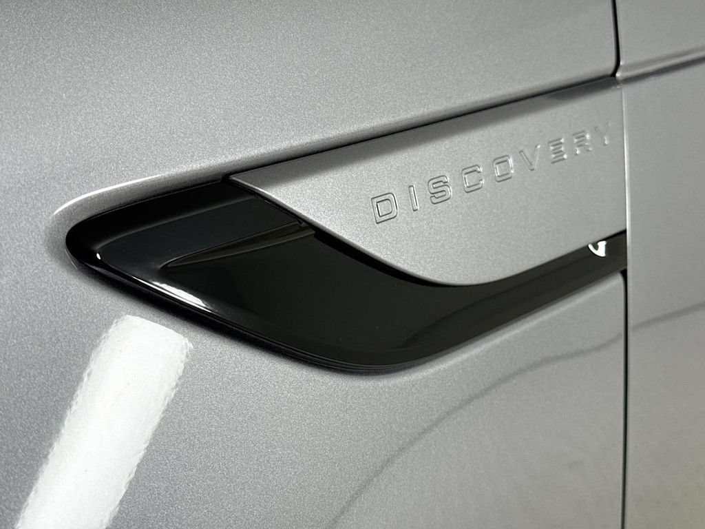Used 2024 Land Rover Discovery S AWD/4WD image 22