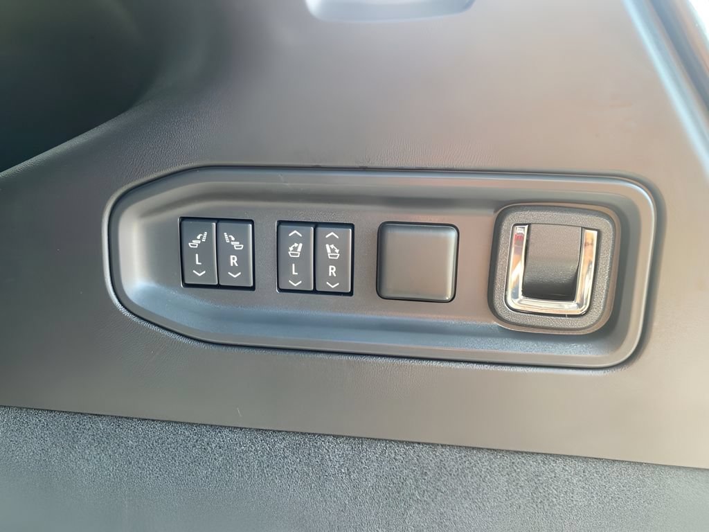 Used 2026 Cadillac Vistiq Sport w/ LPO, Floor Liner Package AWD/4WD image 11