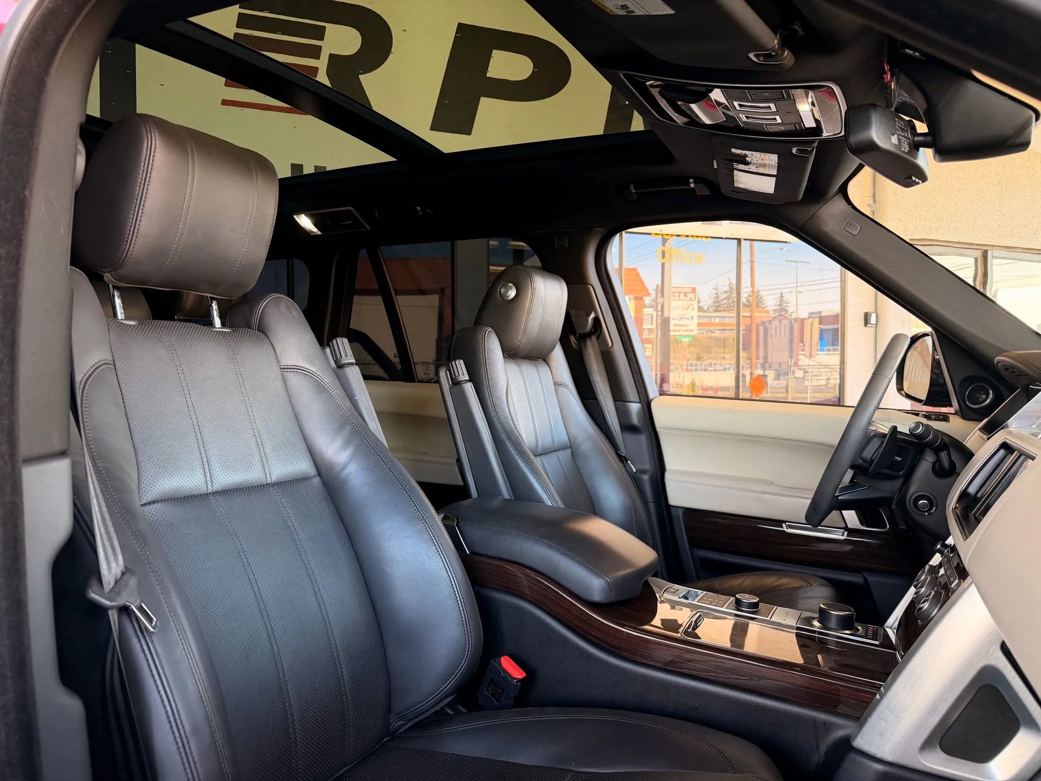 Used 2016 Land Rover Range Rover Supercharged image 6