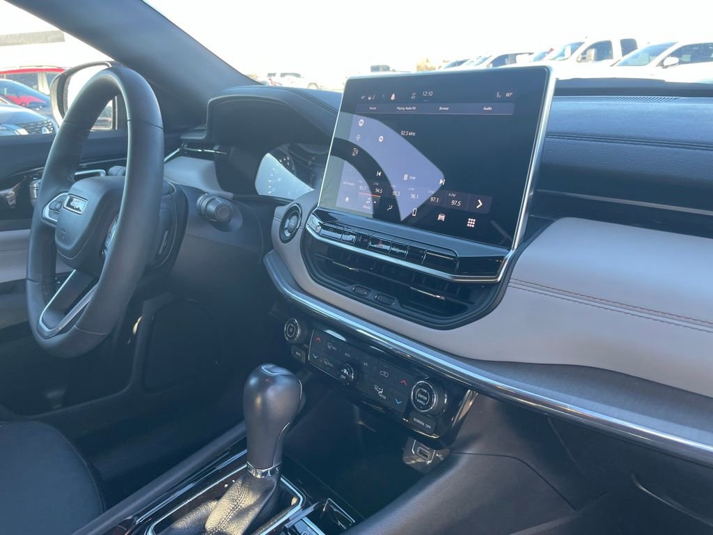 Used 2023 Jeep Compass Limited image 31