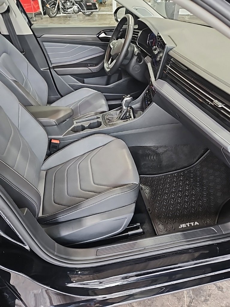 Used 2025 Volkswagen Jetta SEL image 13