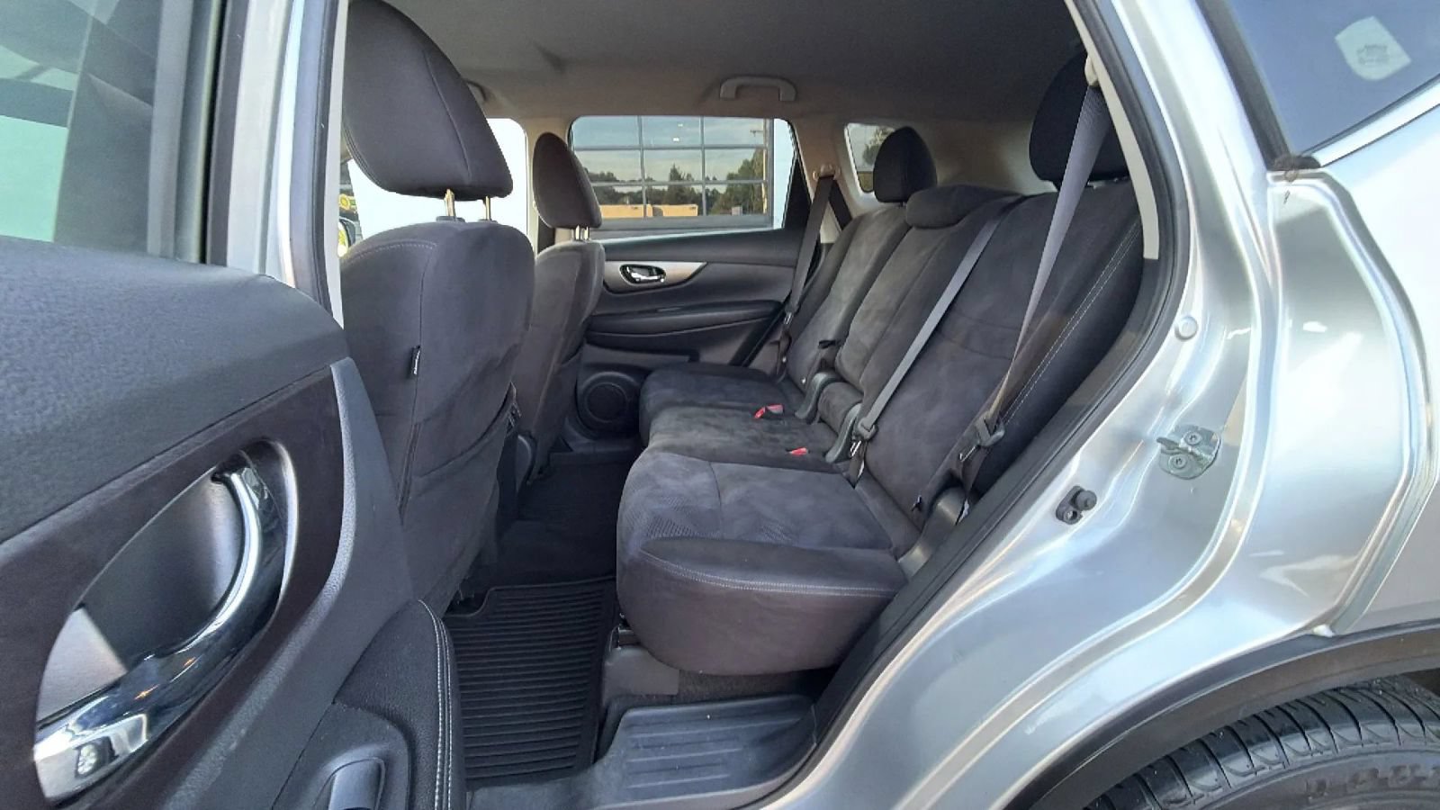 Used 2015 Nissan Rogue SV AWD/4WD image 40