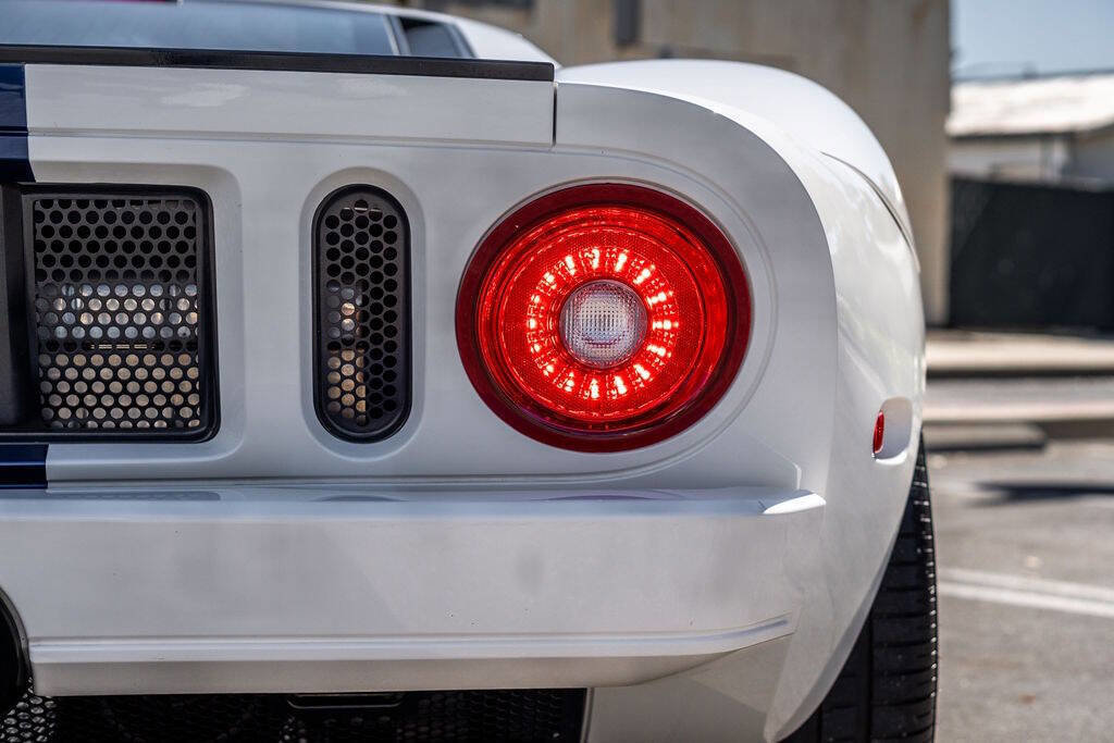Used 2005 Ford GT image 16