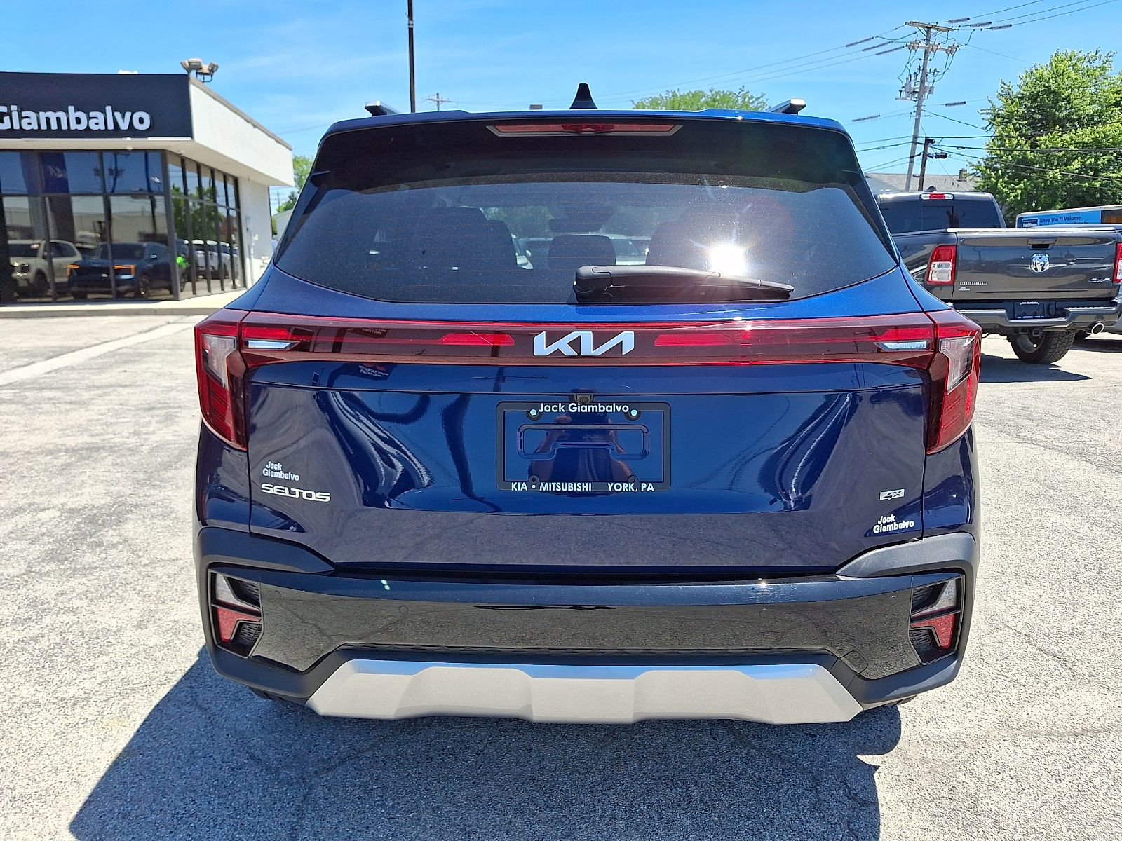 Used 2025 Kia Seltos EX AWD/4WD image 6