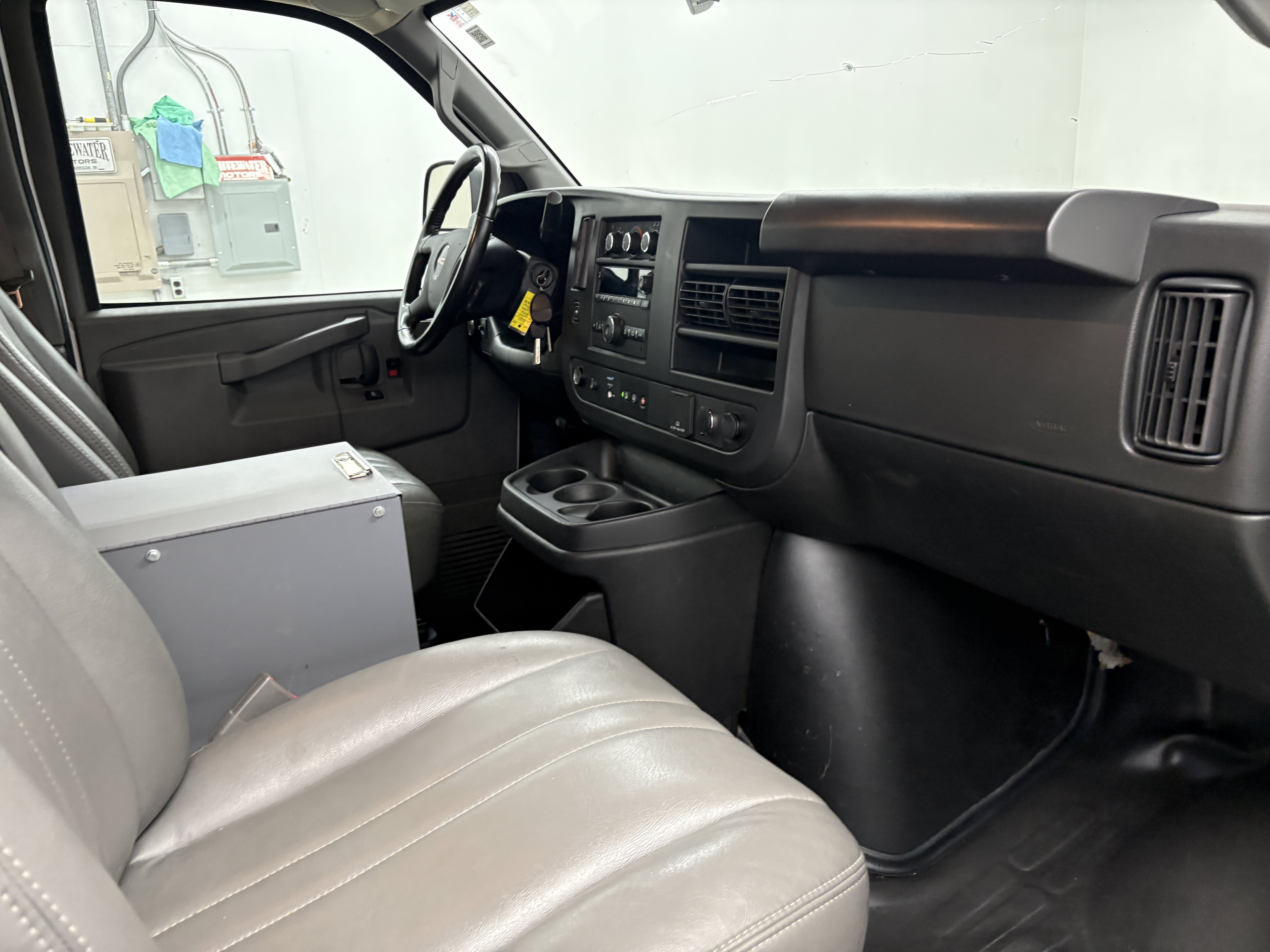Used 2023 GMC Savana 3500 w/ Driver Convenience Package RWD image 23