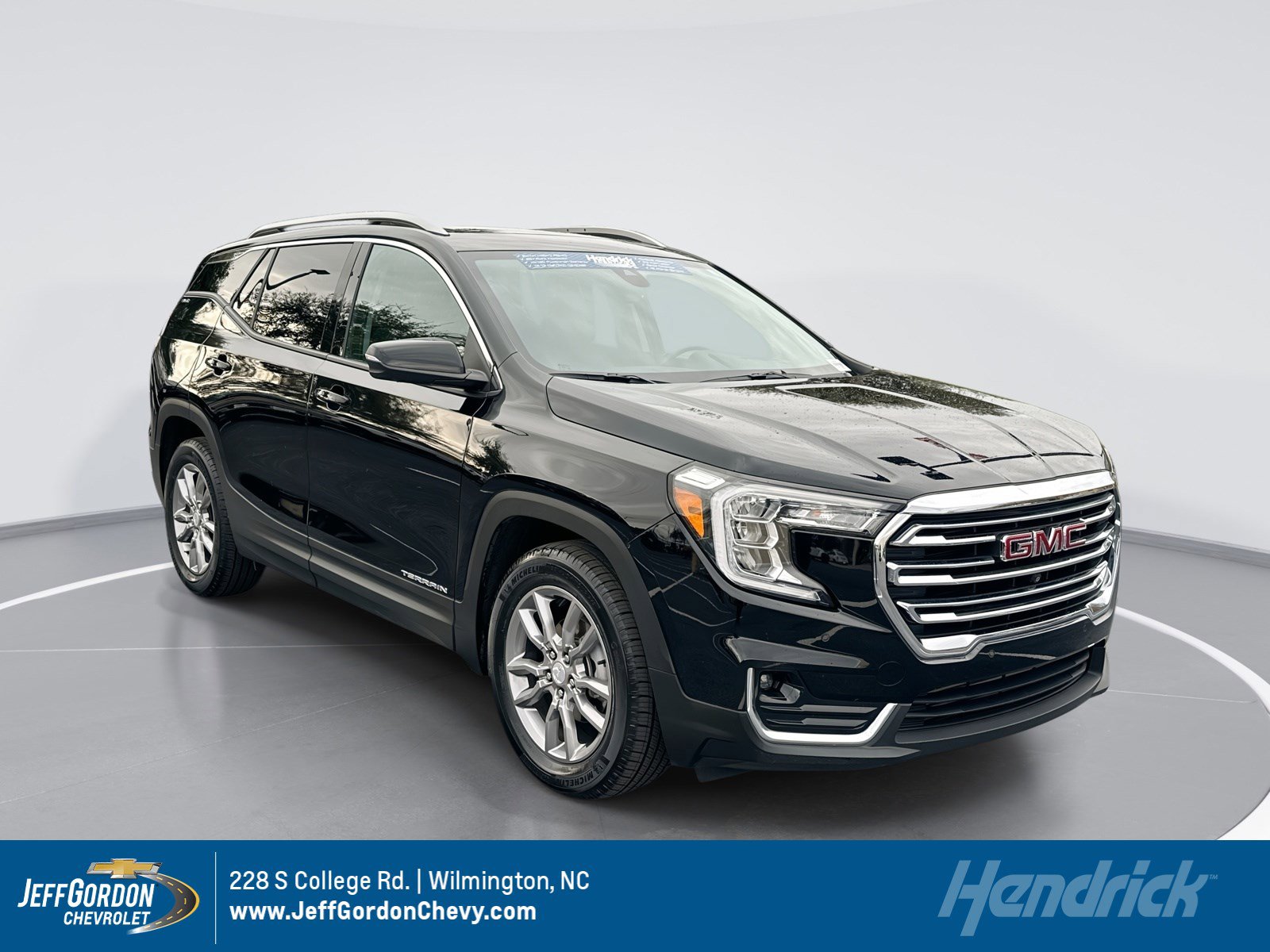 Used 2022 GMC Terrain SLT w/ Infotainment Package II image 1