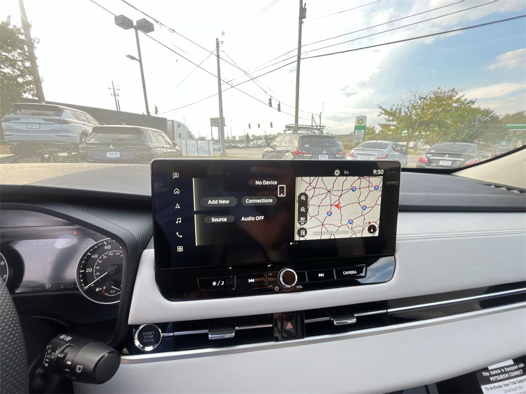 New 2025 Mitsubishi Outlander SE image 16