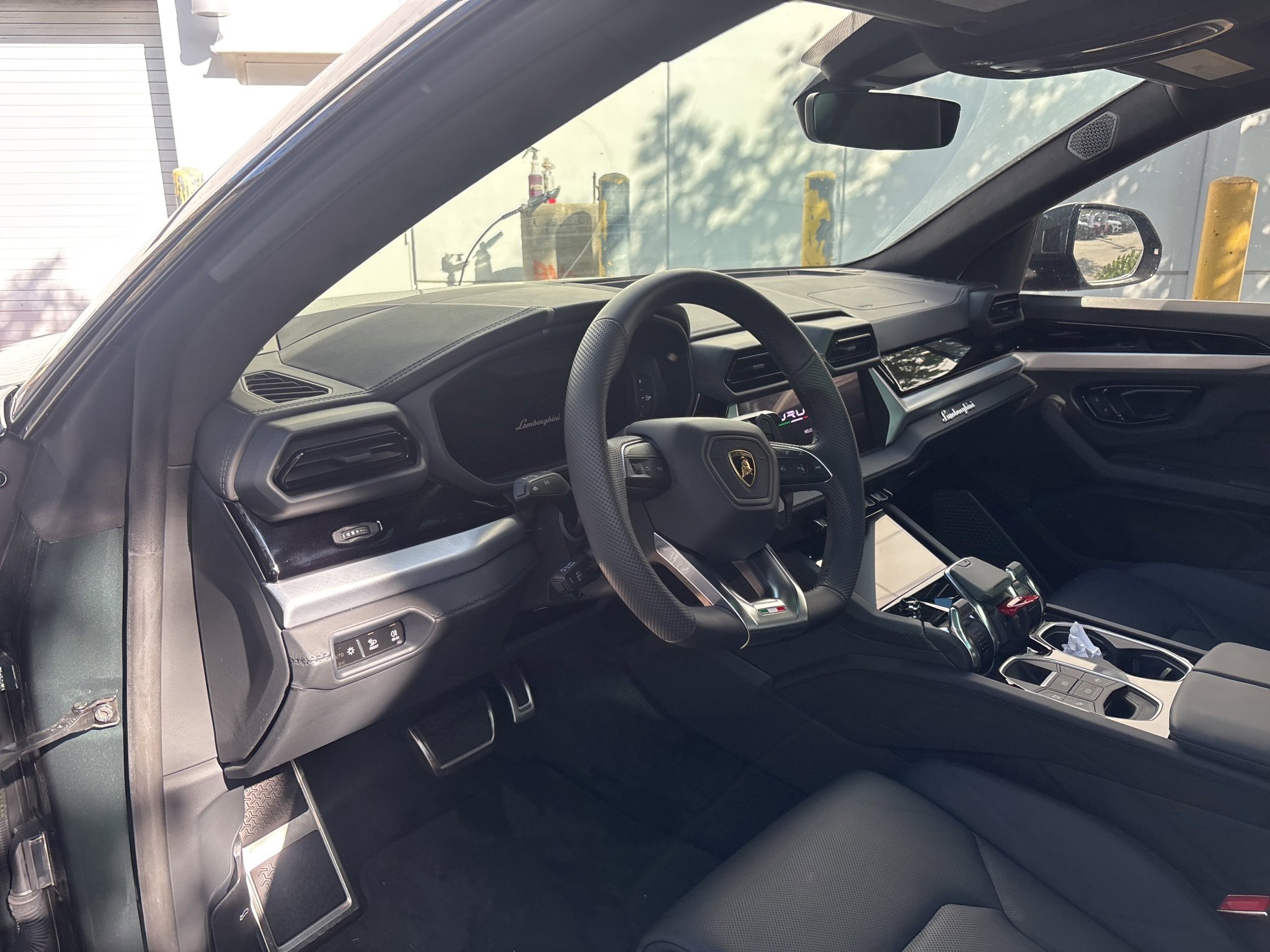 Used 2025 Lamborghini Urus SE image 6