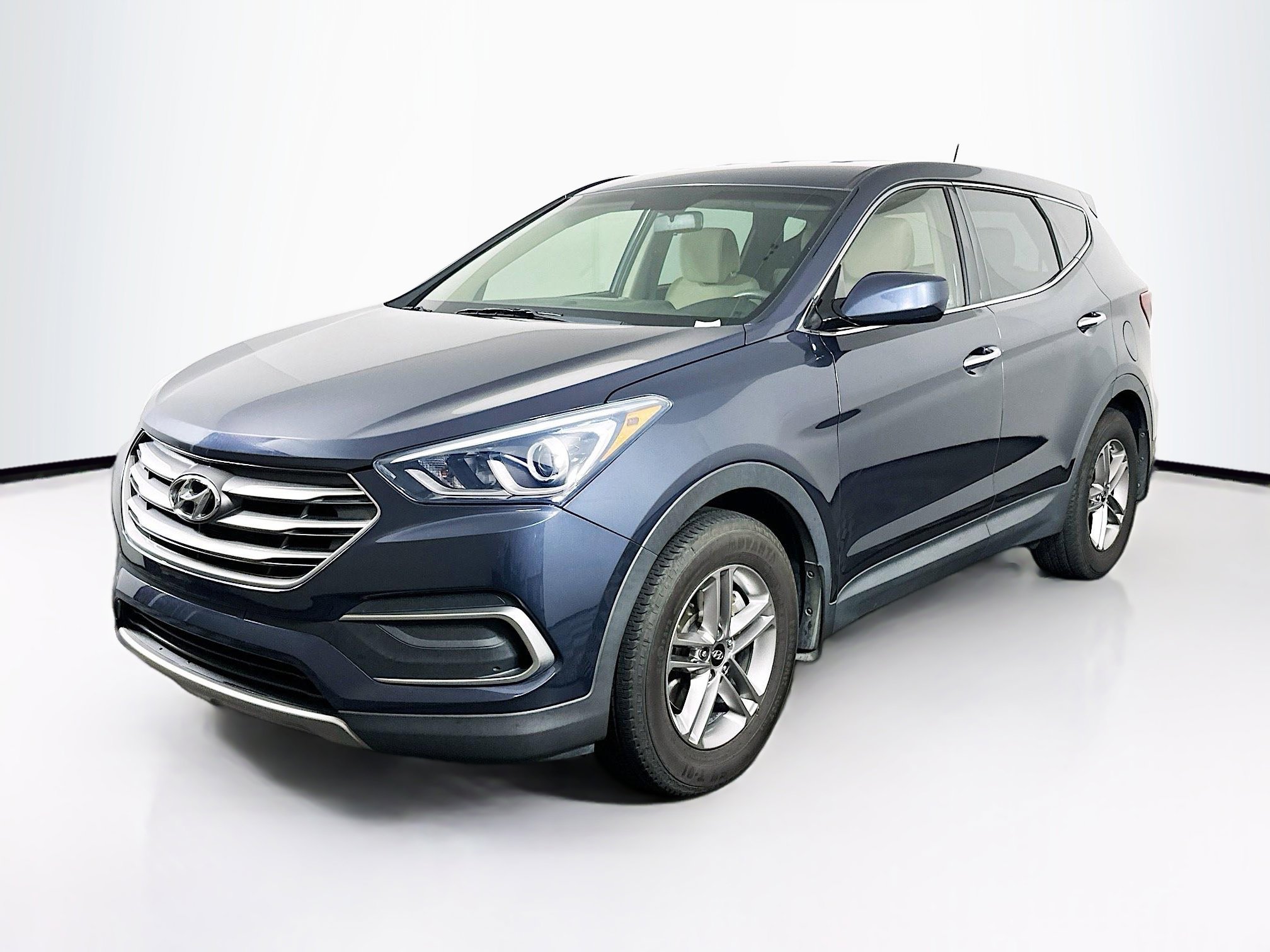 Used 2018 Hyundai Santa Fe Sport w/ Cargo Package FWD image 3