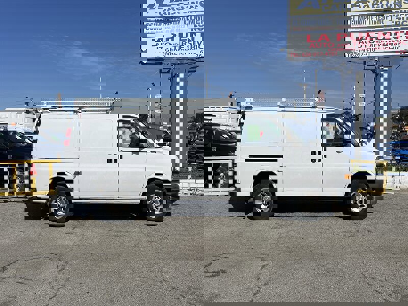 Used 2020 Chevrolet Express 3500 w/ Driver Convenience Package image 2