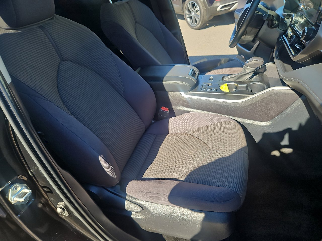 Used 2023 Toyota Highlander LE image 16