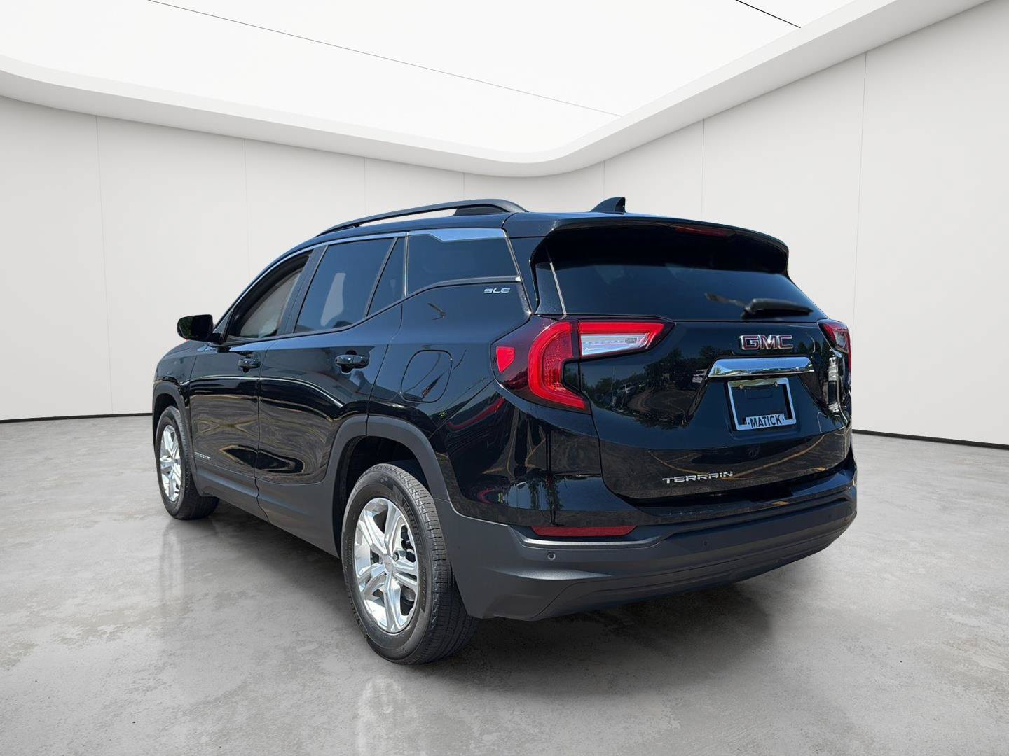 Used 2022 GMC Terrain SLE w/ Driver Convenience Package FWD image 6