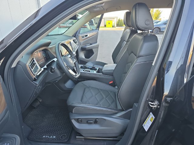 Used 2024 Volkswagen Atlas SE FWD image 12
