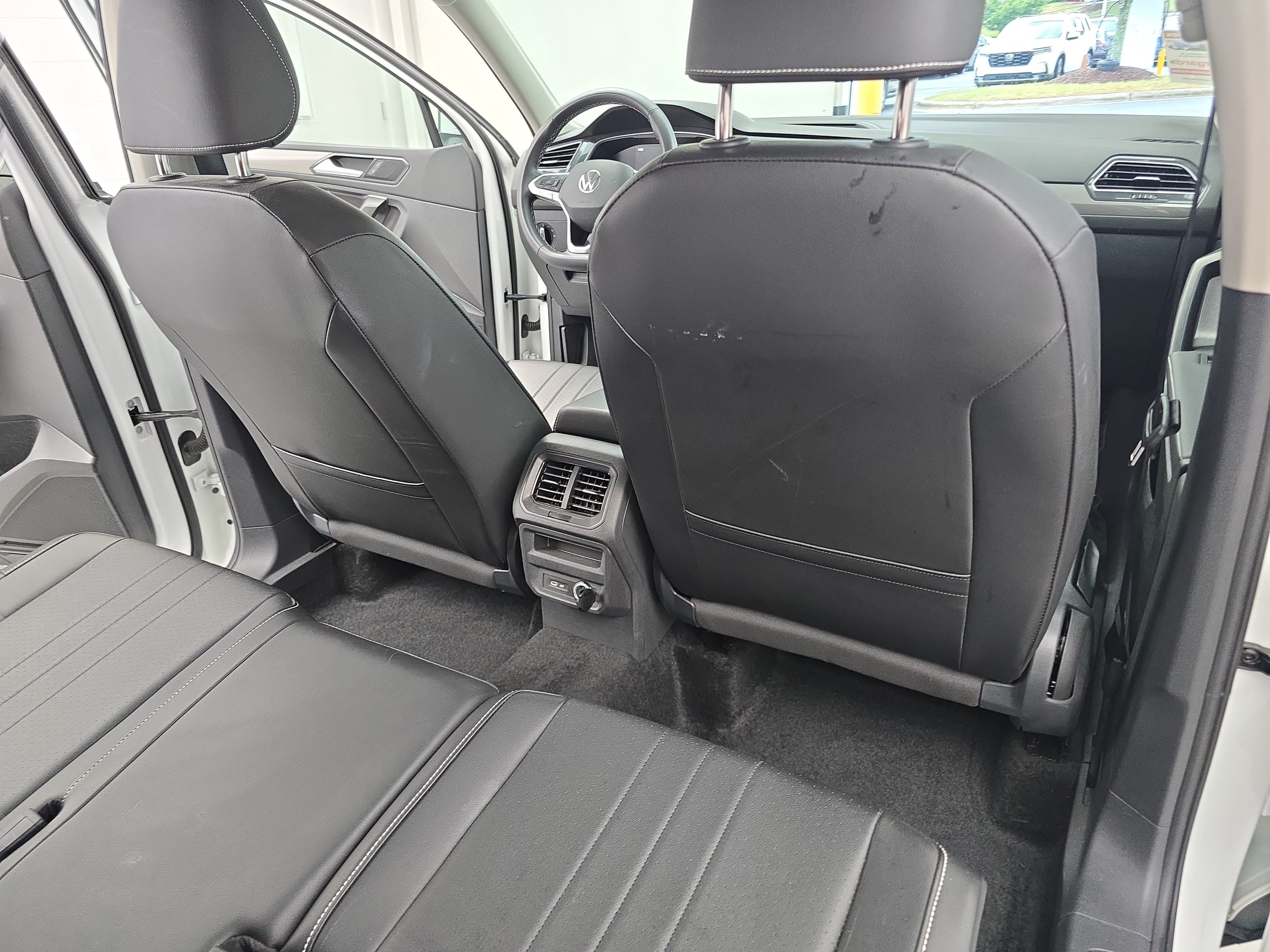 Used 2024 Volkswagen Tiguan SE AWD/4WD image 11