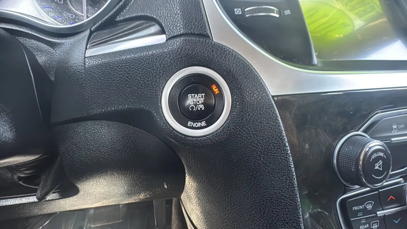Used 2016 Chrysler 300 C RWD image 14
