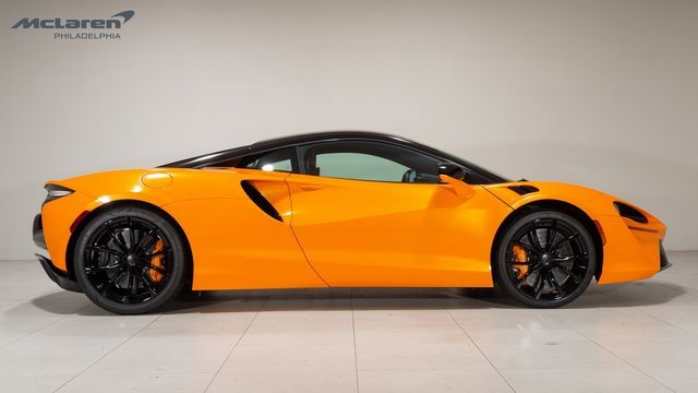 New 2025 McLaren Artura image 4