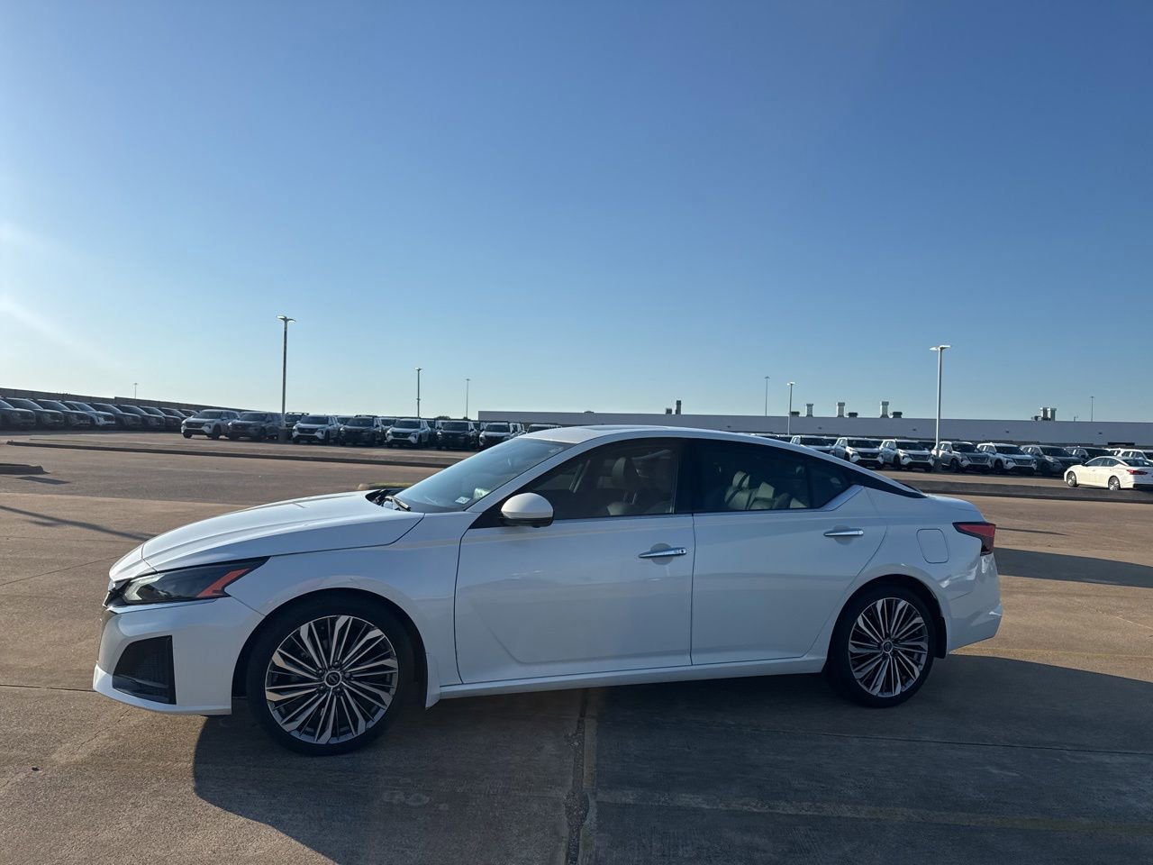 Certified 2023 Nissan Altima 2.5 SL FWD image 9
