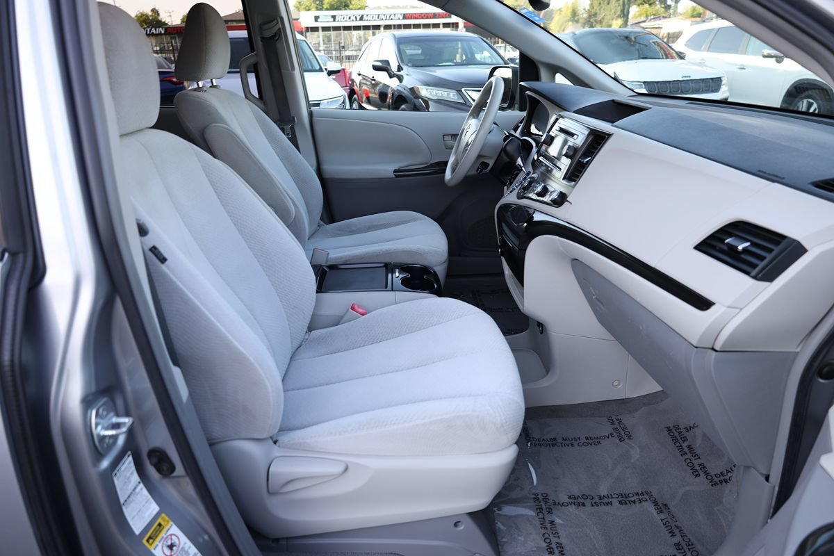 Used 2011 Toyota Sienna LE AWD/4WD image 19