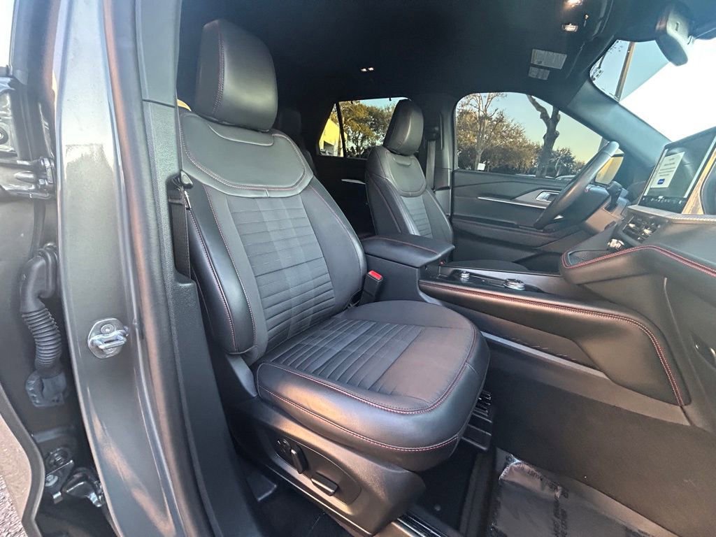 Used 2025 Ford Explorer ST-Line w/ Premium Package image 26