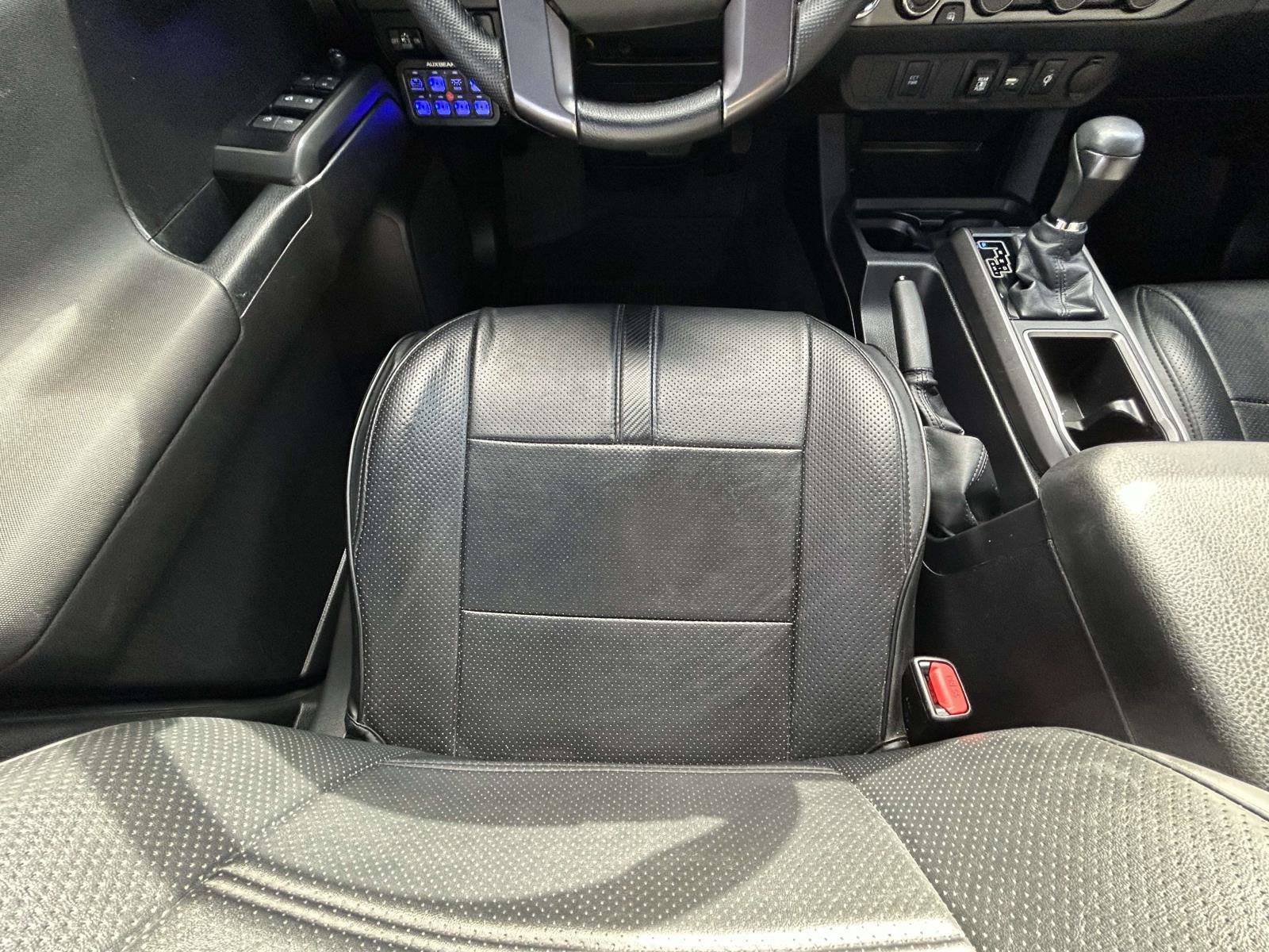 Used 2023 Toyota Tacoma TRD Sport w/ Black Out Package (TMS) image 24