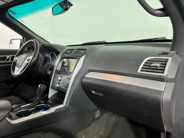 Used 2014 Ford Explorer XLT w/ Equipment Group 202A image 12