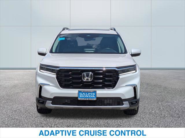 Certified 2025 Honda Pilot Touring image 3
