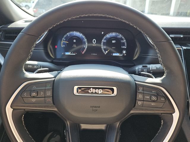 Used 2025 Jeep Grand Cherokee L Laredo w/ Luxury Tech Group I RWD image 21
