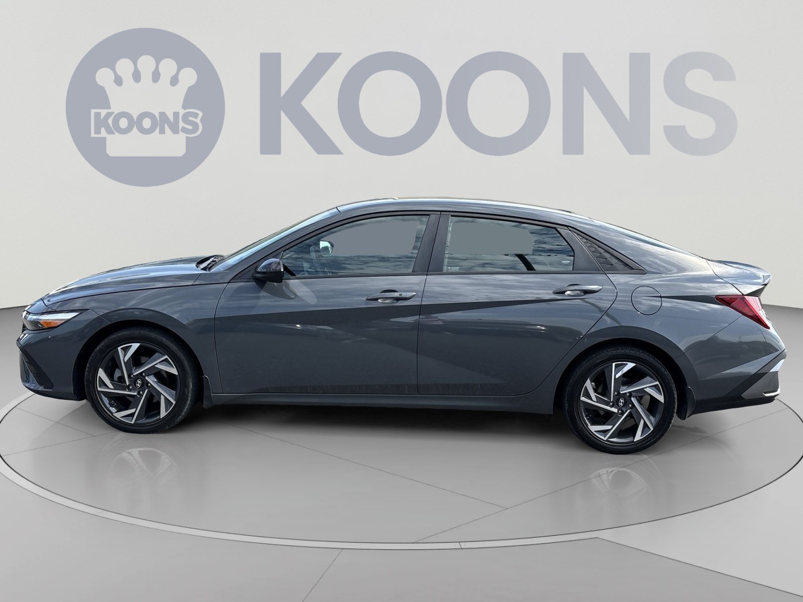 Used 2025 Hyundai Elantra SEL FWD image 2