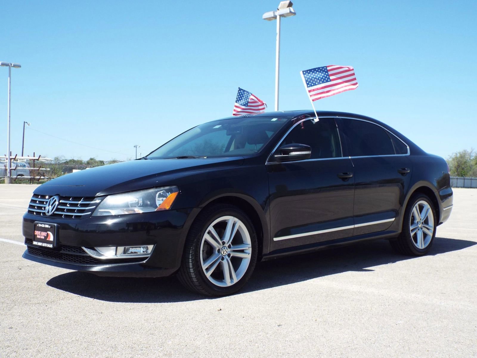 Used 2014 Volkswagen Passat TDI SE FWD image 1
