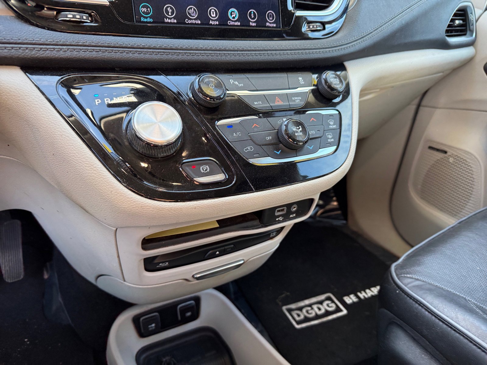 Used 2018 Chrysler Pacifica Limited image 13